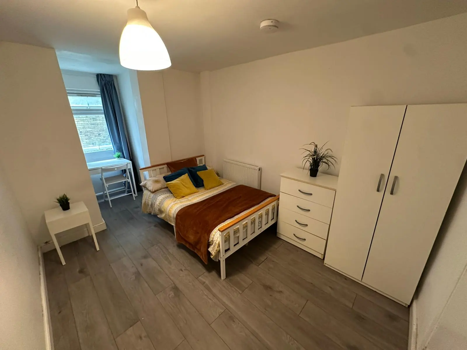 Double room near    	 Oval
